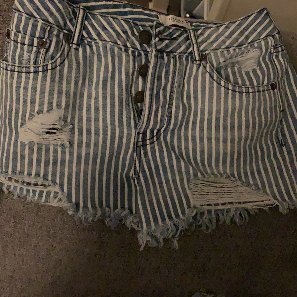 Size 25 blue and white striped denim shorts
